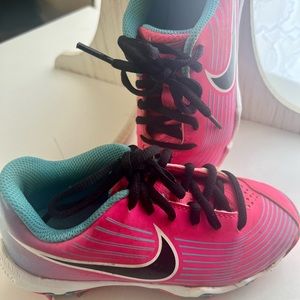 Little Girls “NIKE” Softball/T Ball
Cleats ** Like New • Worn Once